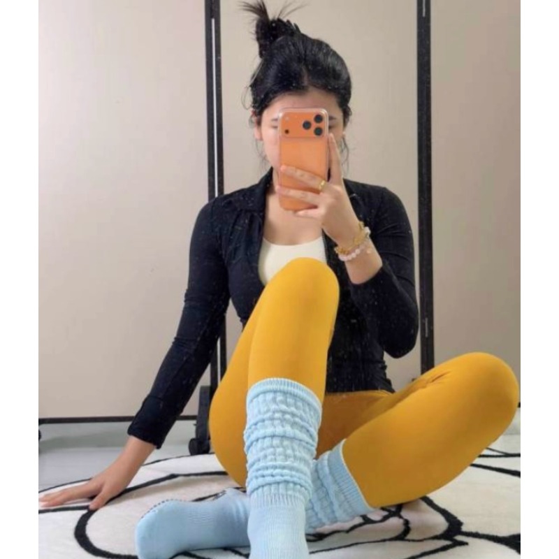 Yoga Fitness Model - Lange stapelbare, nahtlose Yoga-Socken, rutschfest, für